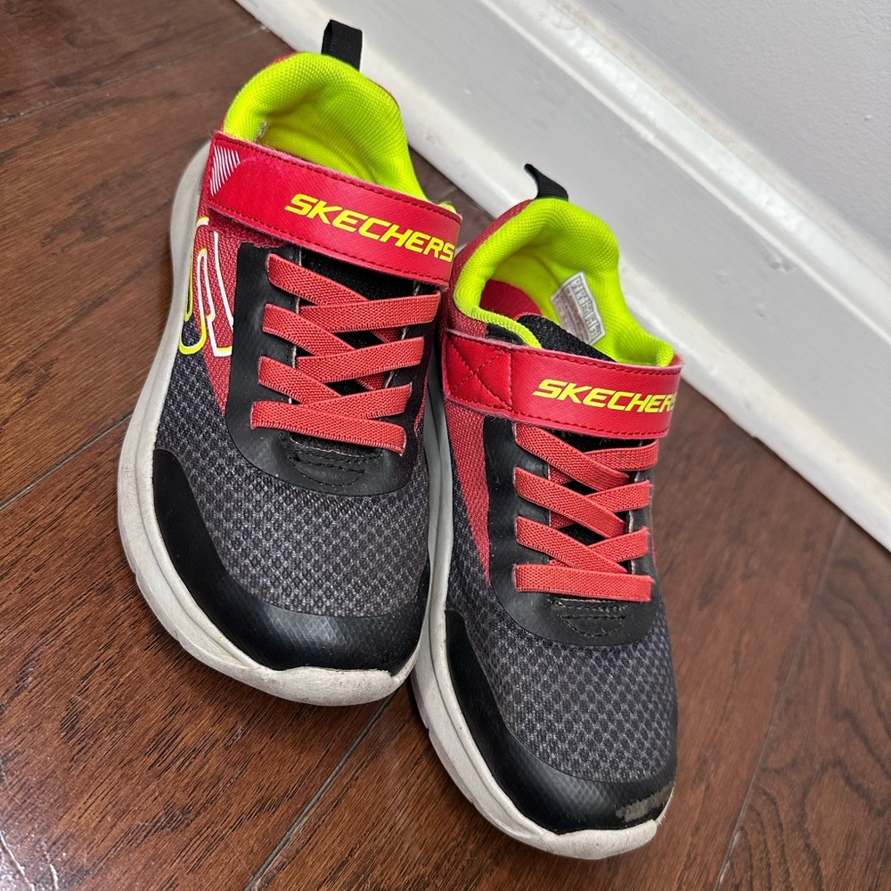 🎯 Skechers Kids' Red and Gray Sneakers